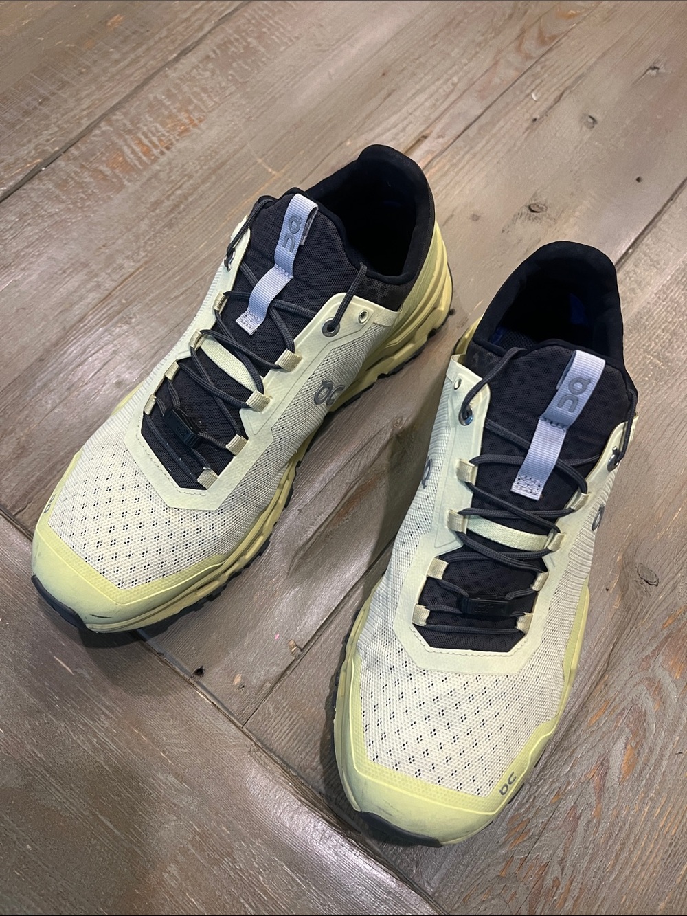 On Running Cloudventure Trail Shoes - Light Yellow & Black